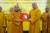 Hòa thượng Thích Gia Quang (người đứng bên trái) được giao làm Trưởng ban Thông tin - Truyền thông TW Giáo hội Phật giáo VN nhiệm kỳ 2022- 2027. Ảnh: phatgiao.org.vn.