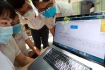 Cùng với việc tra cứu qua website của các Sở GD&ĐT nơi đăng ký dự thi hoặc hệ thống quản lý kỳ thi của Bộ GD&ĐT, báo chí và Zalo cũng là kênh tra cứu điểm thi tốt nghiệp THPT 2023 hiệu quả.