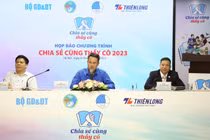 Anh Nguyễn Kim Quy (giữa) – Phó chủ tịch Thường trực Hội Liên hiệp thanh niên Việt Nam giới thiệu về chương trình.