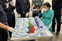 Trong 4 vali của các tiếp viên, ngoài các vật dụng cá nhân, có 327 tuýp kem đánh răng (157 tuýp chứa hơn 11kg ma túy) và 17 chai nước súc miệng. 