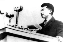 Chủ tịch Kim Nhật Thành phát biểu trước người dân Bình Nhưỡng sau chiến thắng phát xít Nhật, tháng 8/1945