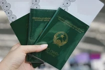 Với mẫu hộ chiếu gắn chip, chip điện tử sẽ được đặt trong bìa sau của quyển hộ chiếu.