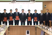 Lãnh đạo Bộ Thông tin và Truyền thông chúc mừng các cán bộ vừa được điều động, bổ nhiệm.