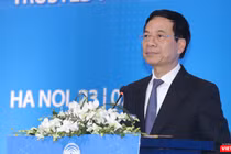 Bộ trưởng Nguyễn Mạnh Hùng nêu quan điểm doanh nghiệp công nghệ số Việt Nam phải đi con đường của riêng mình thì mới có thể thành công.