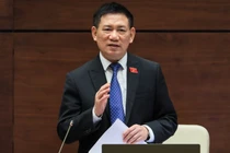 Bộ trưởng Bộ Tài chính Hồ Đức Phớc trả lời chất vấn sáng 8/6 (Ảnh: VGP)