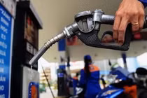 Chính phủ yêu cầu báo cáo phương án giảm thuế và kiểm soát chặt xăng dầu (ảnh AL)