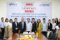 Đại diện Foxconn và đại diện Công ty cổ phần KCN Sài Gòn-Bắc Giang ký biên bản ghi nhớ (Ảnh: kinhbaccity.vn)