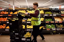 Lạm phát ở Anh đã tăng 10,1% trong tháng 7, so với cùng kỳ năm ngoái, trong khi giá tiêu dùng tăng với tốc độ nhanh nhất kể từ năm 1982 (Ảnh: Reuters)