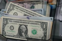 Đồng USD mạnh cùng việc Fed nâng lãi suất đã gây hiệu ứng tiêu cực tới nhiều quốc gia trên thế giới (Ảnh: Bloomberg)