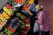 Châu Âu đang trải qua nhiều khó khăn do Nga hạn chế nguồn cung năng lượng (Ảnh: Bloomberg)