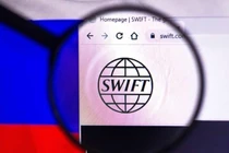Nga chuẩn bị những gì trước khi bị loại khỏi SWIFT? (Ảnh minh hoạ - Nguồn: The Guardian)