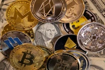 Hàng loạt công ty công nghệ, bao gồm các Big Tech, đang hợp tác cùng chính phủ các nước phát triển tiền điện tử (Ảnh: Guardian)