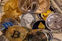 Hàng loạt công ty công nghệ, bao gồm các Big Tech, đang hợp tác cùng chính phủ các nước phát triển tiền điện tử (Ảnh: Guardian)