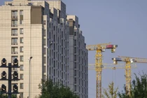 Một công trình xây dựng tại thủ đô Bắc Kinh (Ảnh: EPA)