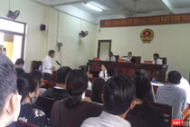 Các bên tranh tụng tại phiên tòa xét xử sơ thẩm yêu cầu chủ đầu tư thực hiện cam kết theo nội dung làm việc với Công an tỉnh và hợp đồng đã ký giữa Hoàng Nhất Nam và Bách Đạt An