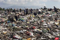 Một góc bãi rác chôn lấp Khánh Sơn (Đà Nẵng)