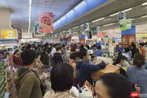Người dân đi mua sắm hàng hoá tại siêu thị trên địa bàn TP Đà Nẵng