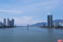 TP Đà Nẵng nhìn từ sông Hàn