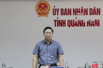 Ông Lê Trí Thanh - Chủ tịch UBND tỉnh Quảng Nam chủ trì cuộc họp các sở ban ngành liên quan đến việc mua sắm Hệ thống xét nghiệm Real - time PCR tự động diễn ra chiều 29/4.