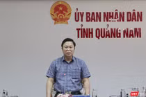Ông Lê Trí Thanh - Chủ tịch UBND tỉnh Quảng Nam chủ trì cuộc họp các sở ban ngành liên quan đến việc mua sắm Hệ thống xét nghiệm Real - time PCR tự động diễn ra chiều 29/4.