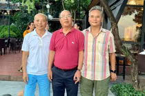 Ảnh của ba chàng trai sinh viên Donetsk sau 40 năm.