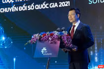 Ông Nguyễn Mạnh Hùng - Bộ trưởng Bộ Thông tin và Truyền thông, phát biểu tại Lễ trao giải Viet Solutions mùa giải 2021