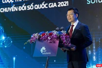 Ông Nguyễn Mạnh Hùng - Bộ trưởng Bộ Thông tin và Truyền thông, phát biểu tại Lễ trao giải Viet Solutions mùa giải 2021