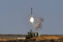 Hệ thống phòng không Nga diễn tập đánh chặn vũ khí siêu thanh (Ảnh: Iz.ru)