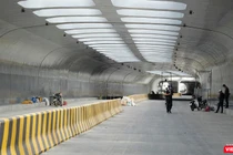 Bên trong hầm chui phía tây cầu Trần Thị Lý