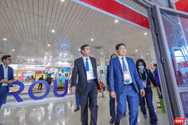 Ông Lê Trung Chinh - Chủ tịch UBND TP Đà Nẵng (bìa trái) và ông Trần Phước Sơn - Phó Chủ tịch UBND TP Đà Nẵng tại sự kiện khai mạc Diễn đàn phát triển đường bay châu Á 2022 