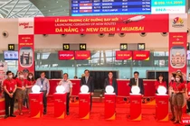 Chiều ngày 18/10, tại Nhà ga sân bay quốc tế Đà Nẵng, đại diện UBND TP Đà Nẵng, Tổng Cục Du lịch (Bộ VH-TT&DL), Cảng hàng không quốc tế Đà Nẵng, Công ty CP AHT, hãng hàng không Vietjet Air (hãng vận hành và khai thác đường bay) cùng du khách Ấn Độ đã tổ chức lễ khai trương, đưa 2 đường bay thẳng từ New Delhi và Mumbai đến Đà Nẵng và ngược lại.