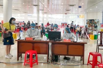 Lực lượng y tế Đà Nẵng tiêm vaccine mũi 3 cho người dân