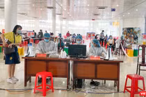 Người dân Đà Nẵng đi tiêm mũi 3 vaccine phòng COVID-19 tại điểm tiêm Trung tâm triển lãm – hội chợ TP Đà Nẵng 