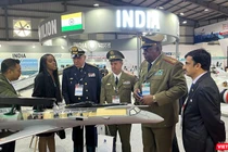 Đoàn Cu Ba tham quan sản phẩm quốc phòng tại gian triển lãm của Ấn Độ
