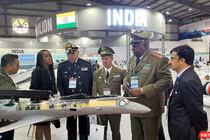 Đoàn Cu Ba tham quan sản phẩm quốc phòng tại gian triển lãm của Ấn Độ