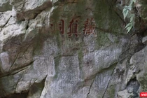 Các ma nhai trên lối vào động Tàng Chơn tại danh thắng Ngũ Hành Sơn (Đà Nẵng).