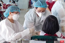 Lực lượng y tế Đà Nẵng tiêm vaccine phòng COVID-19 cho đối tượng từ 12-17 tuổi trên địa bàn