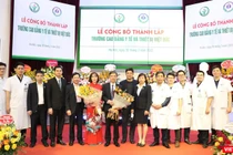 Quang cảnh lễ công bố thành lập Trường Cao đẳng Y tế và thiết bị Việt Đức