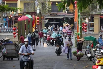 Du khách đến tham quan tại phố cổ Hội An (Quảng Nam)