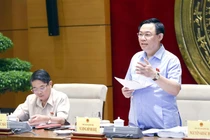 Chủ tịch Quốc hội Vương Đình Huệ phát biểu chủ trì buổi làm việc. (Ảnh: Doãn Tấn/TTXVN)