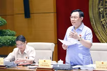 Chủ tịch Quốc hội Vương Đình Huệ phát biểu chủ trì buổi làm việc. (Ảnh: Doãn Tấn/TTXVN)