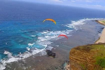 Hang Câu - Lý Sơn nhìn từ những cánh dù lượn (ảnh Thế Anh)