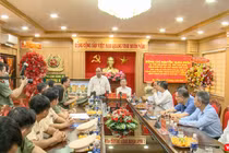 Chủ tịch nước Nguyễn Xuân Phúc phát biểu tại chuyến thăm Phòng Cảnh vệ miền Trung (Bộ Tư lệnh Cảnh vệ) đóng tại Đà Nẵng nhân kỷ niệm 5 năm ngày thành đơn vị