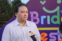 Ông Marc Knapper - Đại sứ Mỹ tại Việt Nam - trao đổi với báo giới tại Lễ hội âm nhạc Thu hẹp Khoảng cách lần đầu tiên diễn ra tại Đà Nẵng.