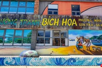 Đường tranh bích hoạ tại làng chài Mân Thái