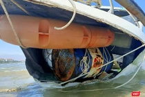 Hiện trạng phần mũi tàu bị nạn trên biển Cửa Đại (Hội An) khiến 17 người thiệt mạng