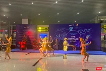 Múa Chămpa, 1 trong những tiết mục trong chương trình nghệ thuật mang chủ đề “Con đường di sản” được AHT tổ chức tại Nhà ga quốc tế sân bay Đà Nẵng nhằm phục vụ du khách