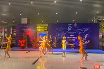 Múa Chămpa, 1 trong những tiết mục trong chương trình nghệ thuật mang chủ đề “Con đường di sản” được AHT tổ chức tại Nhà ga quốc tế sân bay Đà Nẵng nhằm phục vụ du khách