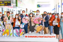 Khách du lịch đến Đà Nẵng sau khi du lịch mở cửa trở lại.