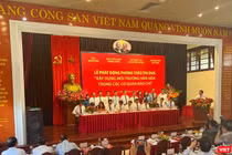 Các cơ quan báo chí đại diện ký cam kết thực hiện phong trào thi đua xây dựng môi trường văn hoá trong cơ quan báo chí.